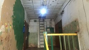 Жители аварийного дома в Снегирях требуют переселения