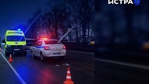 Автомобиль с подростками перевернулся после столкновения с ограждением