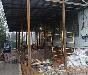 В Павло-Слободском Доме культуры продолжается ремонт входной группы 