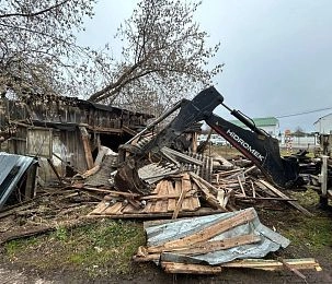 В Новопетровском снесли сараи 