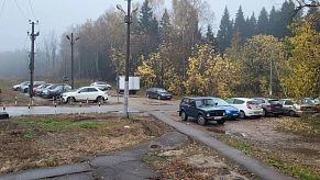 Парковочный тупик: жителям Истры отказывают в обустройстве стоянок у железнодорожных станций