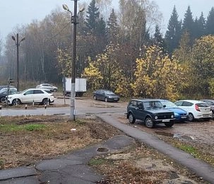 Парковочный тупик: жителям Истры отказывают в обустройстве стоянок у железнодорожных станций