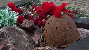 Школьники исполнили Вальс Победы у памятника погибшим воинам в Вельяминово