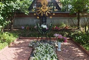 30 лет назад у храма в Дарне перезахоронили мощи блаженной Александры