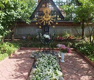 30 лет назад у храма в Дарне перезахоронили мощи блаженной Александры