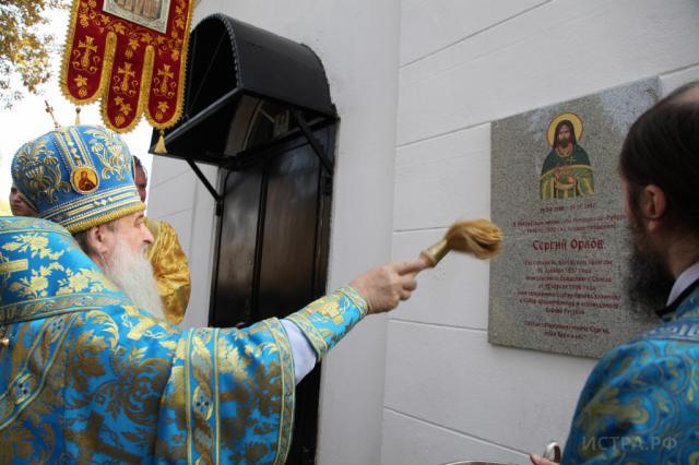 Епископ Серпуховской возглавил литургию в Покровском храме 
