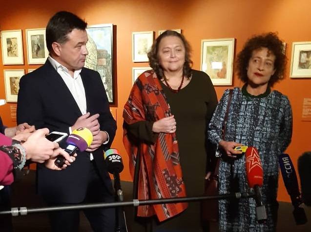 Выставку в Истре посетили губернатор и внучки Шагала