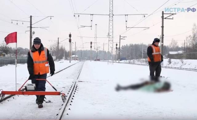 В Снегирях человек попал под поезд