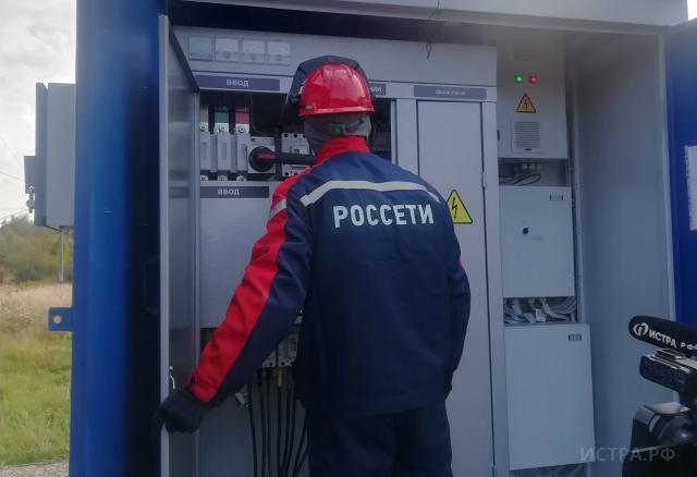 В деревнях Обушково и Лужки энергетики завершили работы по обновлению электрооборудования 