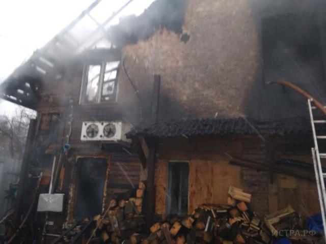 Пожар в СНТ тушили три пожарных расчёта 