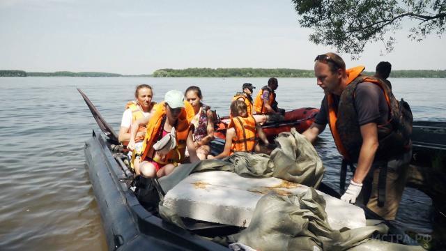 Отдыхающие на Истринском водохранилище присоединились к всенародному субботнику
