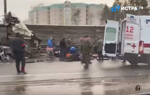 Осуждён водитель грузовика, столкнувшегося с колонной автобусов на Новорижском шоссе
