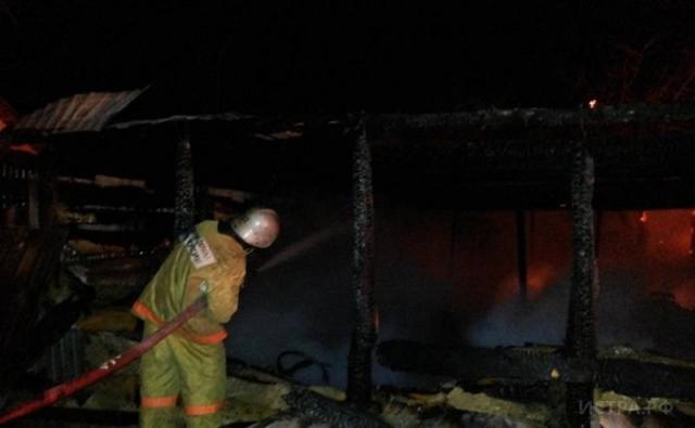 При пожаре в бытовке в деревне Воронино погиб человек