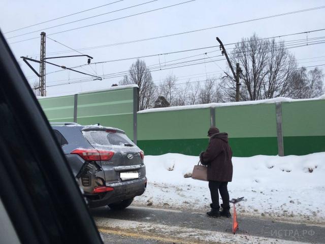 Дедовск снегири. Авария в Дедовске на площади. Авария в Дедовске сегодня.