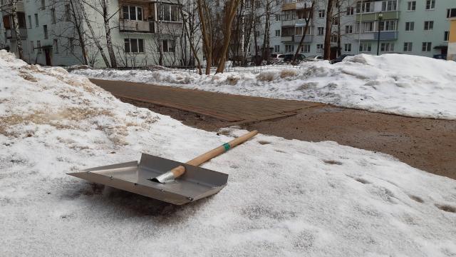 Администрация призвала на борьбу со снегом истринских бюджетников