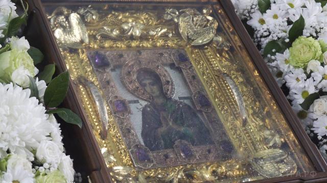 Мироточивую икону Богородицы «Умягчение злых сердец» привезли в Казанский храм села Глебово