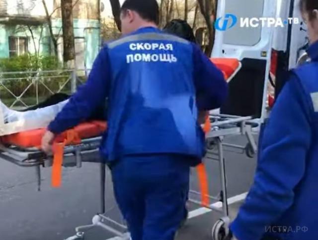 В Истринскую больницу госпитализировали мужчину с ножевыми ранениями 