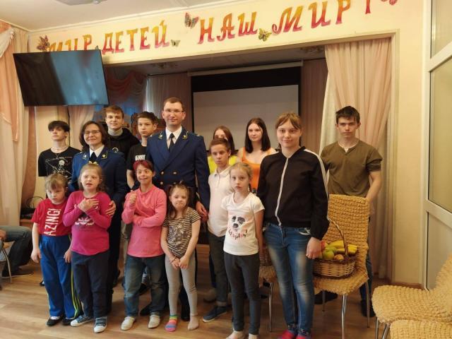 Истринская прокуратура в Международный день защиты детей посетила воспитанников детского социального учреждения