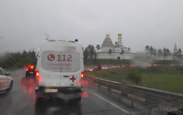 На Новорижском шоссе столкнулось четыре автомобиля