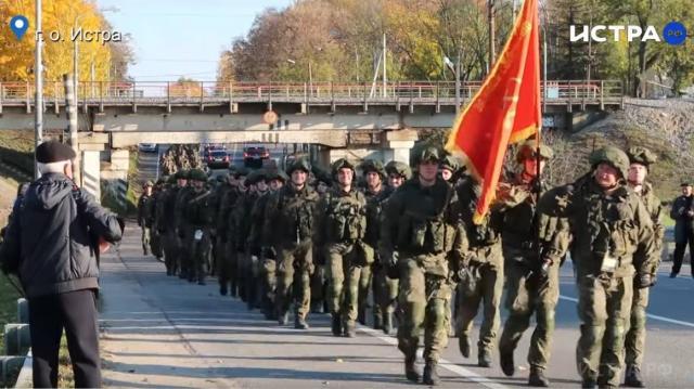 Марш по истринской земле: кремлёвские курсанты прошли маршрутом по местам боёв