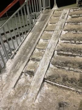 Опасная лестница на станции Холщёвики